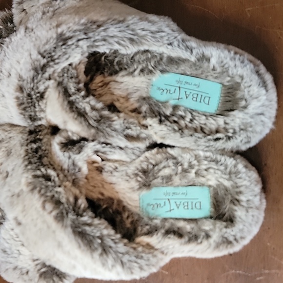 Diba True slippers- size 9 - Picture 4 of 5